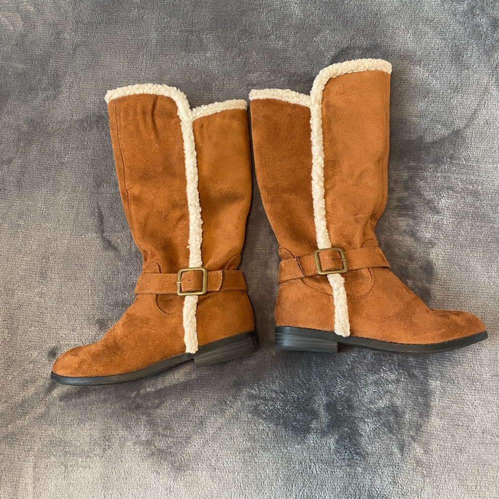 Girls boots size 13. Light brown used in good condition